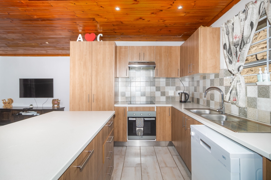 3 Bedroom Property for Sale in Protea Village Western Cape